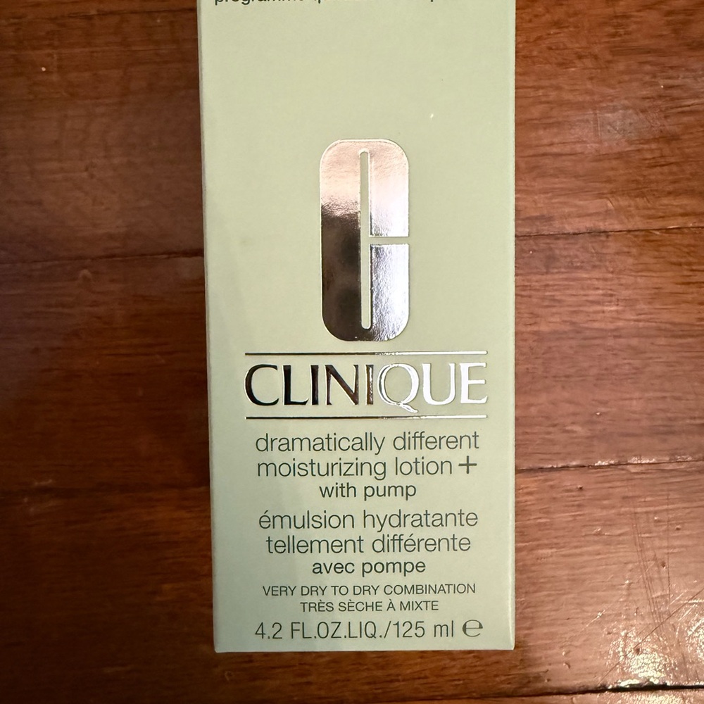 NEW! Clinique Dramatically Different Moisturizing Lotion+™ with pump 4.2 ounces